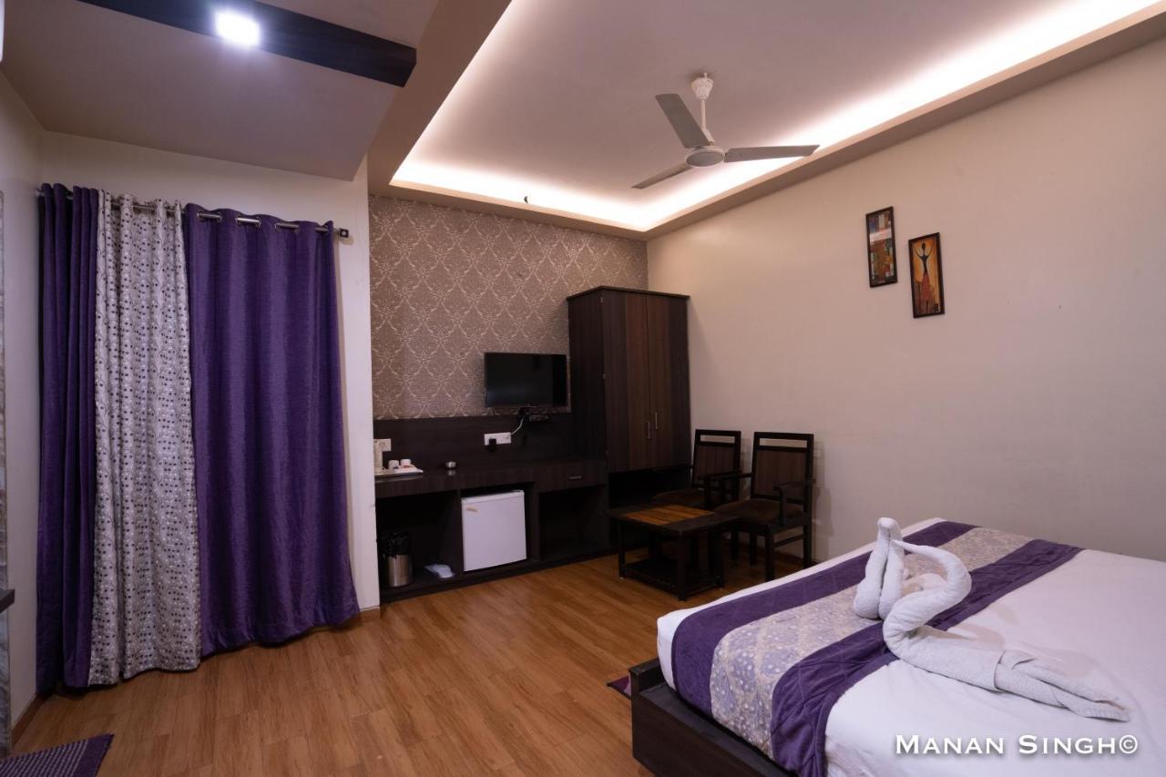Hotel Samrat Jabalpur Eksteriør bilde