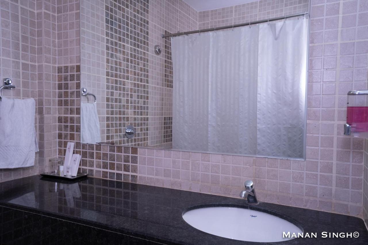 Hotel Samrat Jabalpur Eksteriør bilde