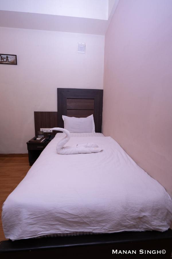 Hotel Samrat Jabalpur Eksteriør bilde
