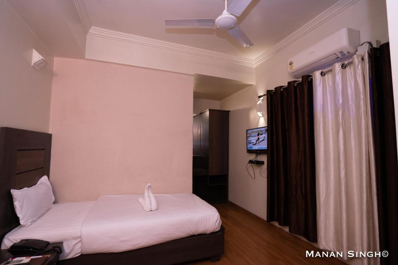 Hotel Samrat Jabalpur Eksteriør bilde
